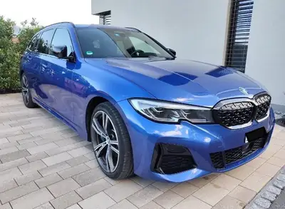 BMW M340i xDrive Touring — Break sportif 374 ch, Portimao bleu, aménagements premium — vista posteriore