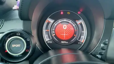 Fiat 595 Abarth 70° Anniversaire — Édition spéciale sportive, 165 ch, faible kilométrage — cruscotto