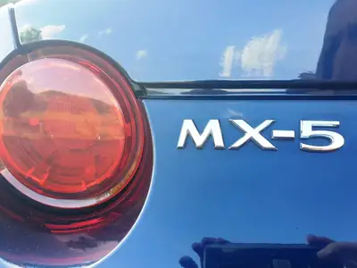 Mazda MX-5 2021 — Cabriolet sportif 184 ch, kit complet de roues et pneus — Miniatura 13