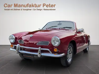 VW Karmann-Ghia 1969 — Cabriolet légendaire révisé et repeint en rouge cerise — Außenansicht
