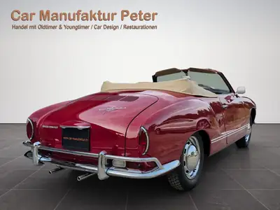 VW Karmann-Ghia 1969 — Cabriolet légendaire révisé et repeint en rouge cerise — Innenraum