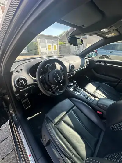 Audi RS3 Sedan 2015 — Performance brute 367 ch, entretien premium, première main — intérieur