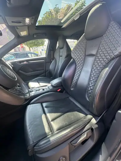 Audi RS3 Sedan 2015 — Performance brute 367 ch, entretien premium, première main — tableau de bord