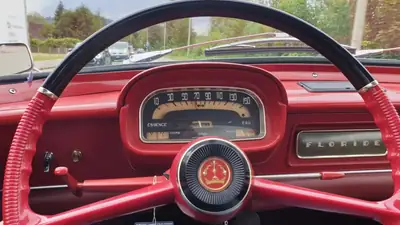 Renault Floride 1961 — Cabriolet de légende, rouge éclatant, seulement 37'000 km — fianco