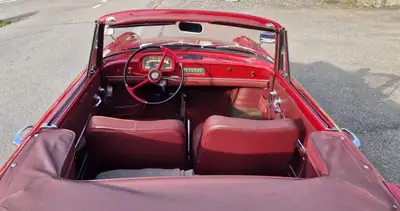 Renault Floride 1961 — Cabriolet de légende, rouge éclatant, seulement 37'000 km — interni