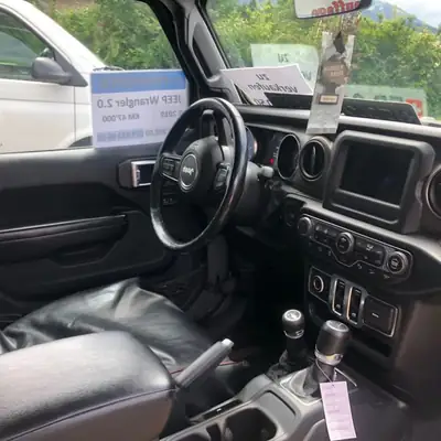 Jeep Wrangler 272 ch — Légende 4x4 tout-terrain, état impeccable et kilométrage faible — Miniatur 7