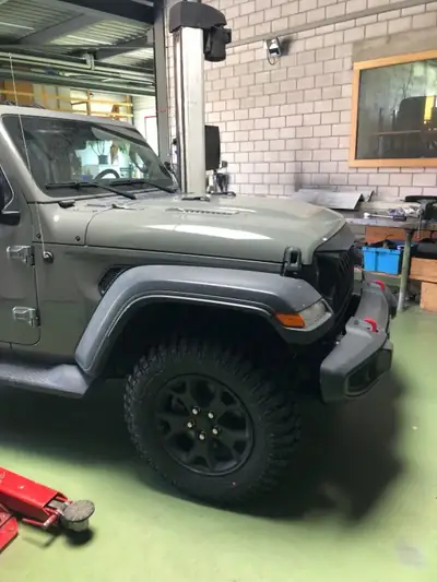 Jeep Wrangler 272 ch — Légende 4x4 tout-terrain, état impeccable et kilométrage faible — Miniatur 8