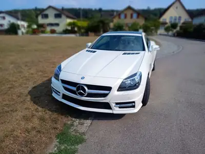Mercedes-Benz SLK 2012 — Cabriolet sportif à toit rétractable, entretien AMG — Außenansicht