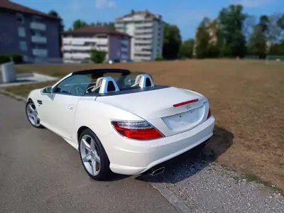 Mercedes-Benz SLK 2012 — Cabriolet sportif à toit rétractable, entretien AMG — Innenraum