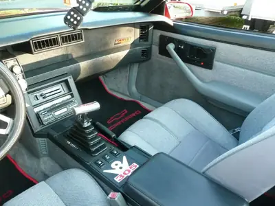 Chevrolet Camaro 1989 — Cabriolet V8 mythique, moteur TPI entièrement révisé — interni