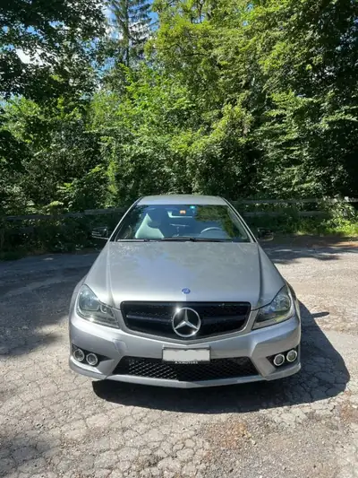Mercedes-Benz C 180 Coupé 2011 — Élégance sportive, très peu kilométré — exterior view