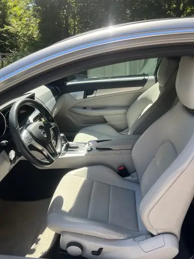 Mercedes-Benz C 180 Coupé 2011 — Élégance sportive, très peu kilométré — detail