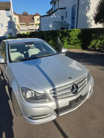Mercedes-Benz C 250 — Berline élégante, 204 ch et boîte automatique — Seitenansicht