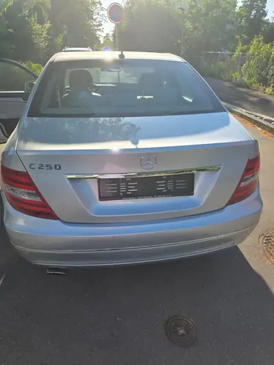 Mercedes-Benz C 250 — Berline élégante, 204 ch et boîte automatique — Innenraum