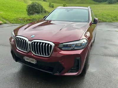 BMW X3 2023 — SUV hybride diesel performant, 33'200 km, rouge éclatant — Seitenansicht
