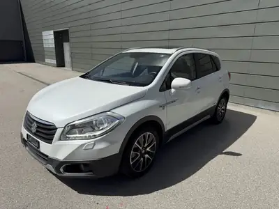 Suzuki SX4 2016 — SUV compact fiable, 4 pneus neufs et service à jour — Heckansicht