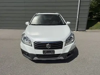 Suzuki SX4 2016 — SUV compact fiable, 4 pneus neufs et service à jour — Seitenansicht