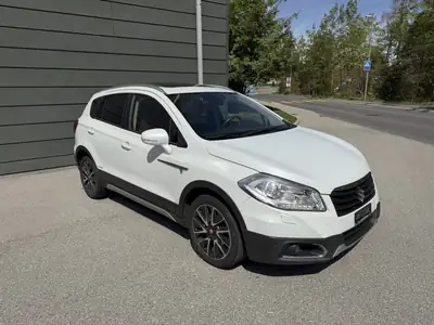 Suzuki SX4 2016 — SUV compact fiable, 4 pneus neufs et service à jour — Außenansicht