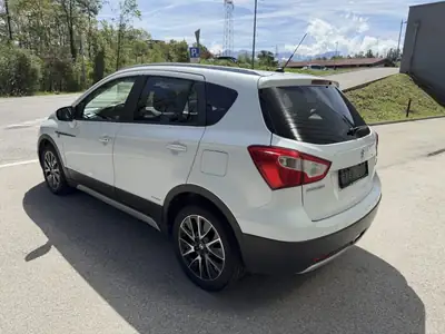 Suzuki SX4 2016 — SUV compact fiable, 4 pneus neufs et service à jour — Innenraum
