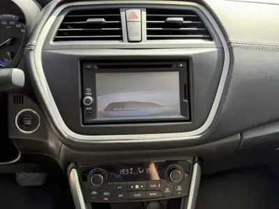 Suzuki SX4 2016 — SUV compact fiable, 4 pneus neufs et service à jour — Miniatur 11