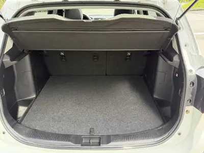Suzuki SX4 2016 — SUV compact fiable, 4 pneus neufs et service à jour — Miniatur 13