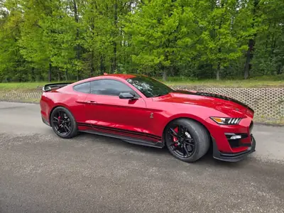 Ford Mustang Coupé 2020 — 771 ch, Propulsion légendaire, Faible kilométrage — vista posteriore