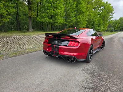 Ford Mustang Coupé 2020 — 771 ch, Propulsion légendaire, Faible kilométrage — interni