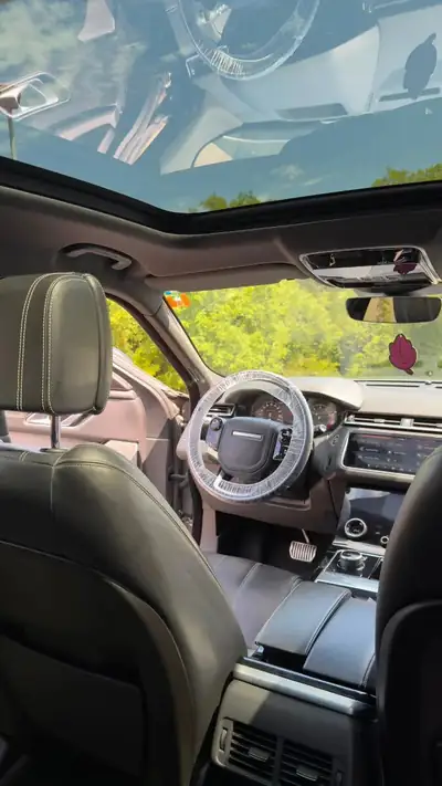 Land Rover Range Rover Velar 2019 — SUV premium 300 ch, transmission automatique, 85 000 km — dashboard