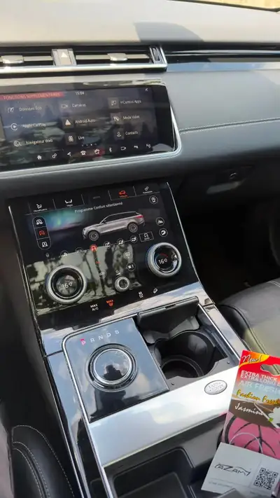 Land Rover Range Rover Velar 2019 — SUV premium 300 ch, transmission automatique, 85 000 km — detail