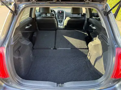 Toyota Auris 2012 — Berline compacte dynamique, 240 ch et modifications certifiées — Miniatura 10