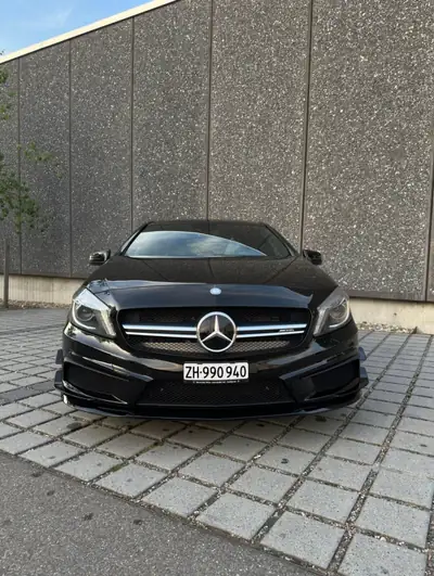 Mercedes-Benz A 45 AMG — Performance compacte, première main, entretien complet — side view