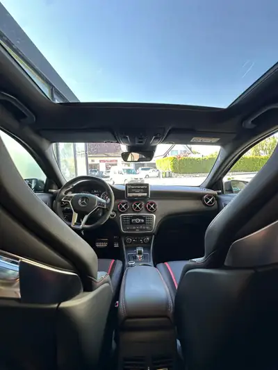 Mercedes-Benz A 45 AMG — Performance compacte, première main, entretien complet — detail