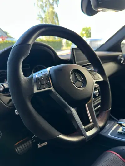Mercedes-Benz A 45 AMG — Performance compacte, première main, entretien complet — dashboard