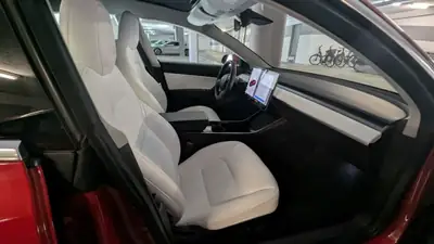 Tesla Model 3 — Berline électrique haute performance, 476 ch et première main — cruscotto