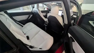 Tesla Model 3 — Berline électrique haute performance, 476 ch et première main — dettaglio