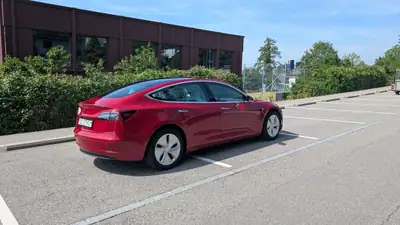 Tesla Model 3 — Berline électrique haute performance, 476 ch et première main — interni