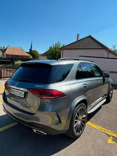 Mercedes-Benz GLE 350e 4MATIC — SUV hybride rechargeable AMG Line, entretien agence — interior
