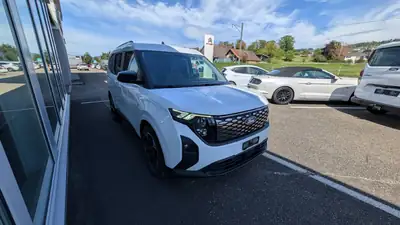 Ford E-Tourneo Courier Active — Monospace électrique compact, 4500 km seulement — fianco