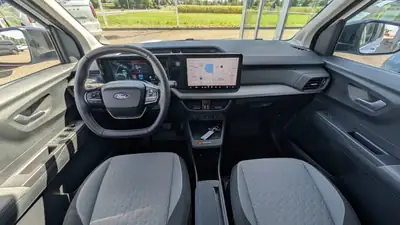 Ford E-Tourneo Courier Active — Monospace électrique compact, 4500 km seulement — dettaglio