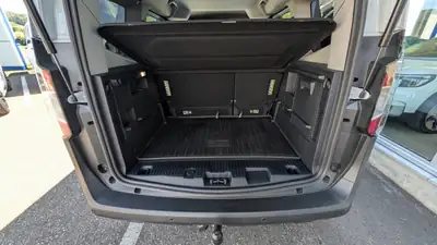Ford E-Tourneo Courier Active — Monospace électrique compact, 4500 km seulement — Miniatura 10