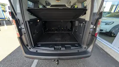 Ford E-Tourneo Courier Active — Monospace électrique compact, 4500 km seulement — Miniatura 11