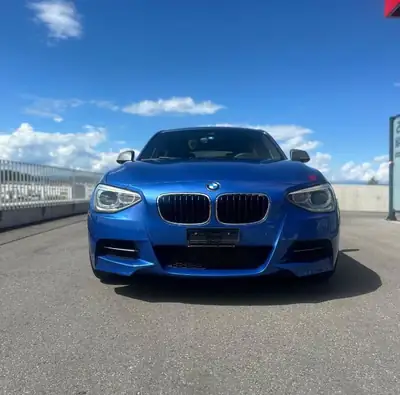 BMW M135 2013 — Berline sportive 319 ch, 8 pneus inclus, excellent état — vista esterna