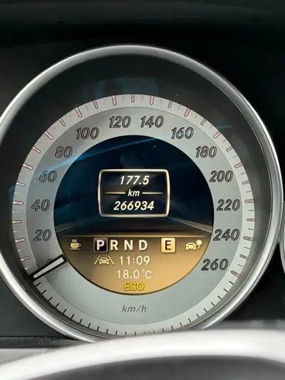 Mercedes-Benz Classe C 250 — Berline élégante, motorisation 204 ch automatique — interior