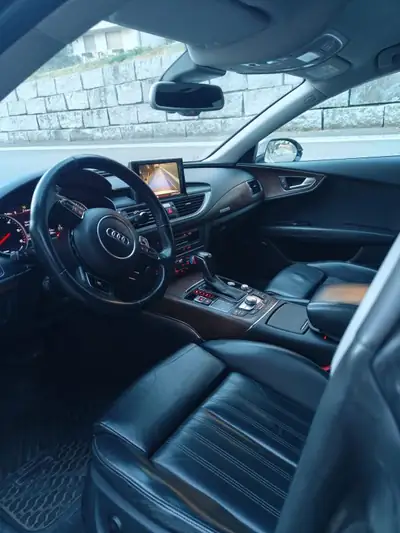 Audi A7 Diesel 218 ch — Berline premium avec suspension pneumatique et équipements avancés — Innenraum
