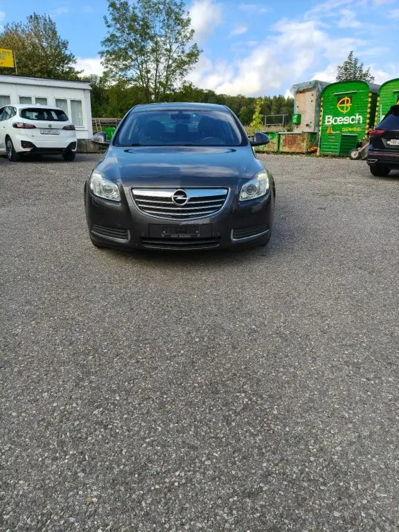 Opel Insignia 2009 — Berline élégante 220 ch, transmission automatique — Außenansicht