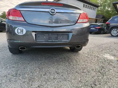 Opel Insignia 2009 — Berline élégante 220 ch, transmission automatique — Heckansicht