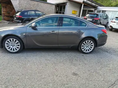 Opel Insignia 2009 — Berline élégante 220 ch, transmission automatique — Seitenansicht