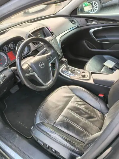 Opel Insignia 2009 — Berline élégante 220 ch, transmission automatique — Detail