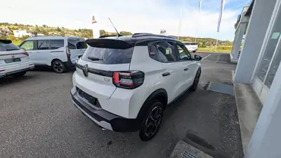 Citroën C3 2027 — Citadine hybride légère, quasi neuve avec 50 km — Heckansicht