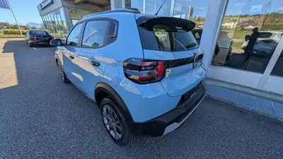 Citroën C3 2027 — Hybride léger MHEV, essence économique et pratique — Innenraum